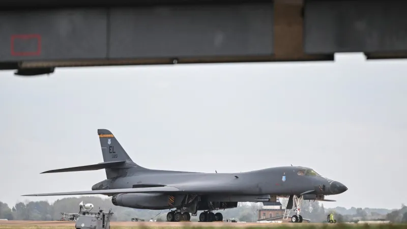 ABD, İngiltere'deki o üsten bütün B-1 bombardıman uçaklarını çekti