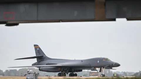 ABD, İngiltere'deki o üsten bütün B-1 bombardıman uçaklarını çekti