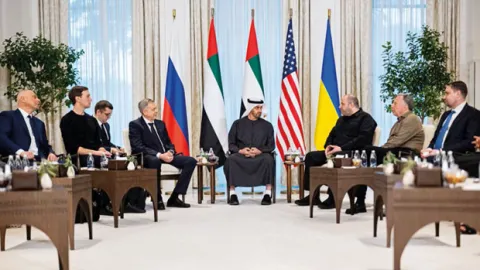 ABD Rusya ve Ukrayna masaya oturuyor! Abu Dabi’de barış zirvesi