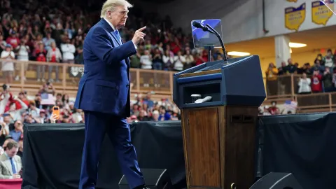 ABD'de yaz saati krizi. Trump senatörün cep numarasını paylaştı