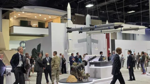 ABD'den gövde gösterisi: Geleceğin savaş sistemleri vitrine çıktı
