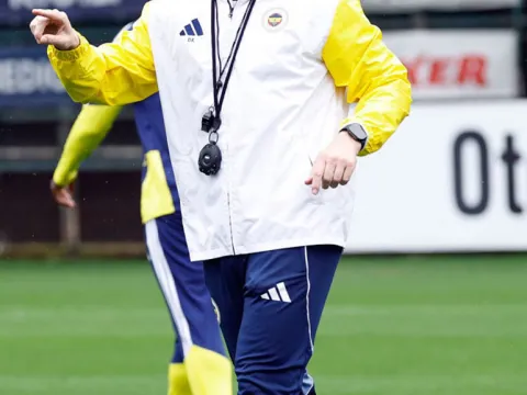 Fenerbahçe paylaştı: Kuyt yönetiminde ilk antrenman! - fotoğraf 5