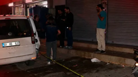 Adana’da 16 yaşındaki çocuk iş yerinde başından vuruldu