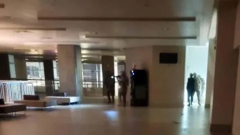 Adana’da korku dolu anlar: Kızının olduğu hastaneyi silahla bastı!
