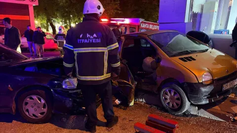 Adıyaman’da iki otomobil çarpıştı, 2 yaralı