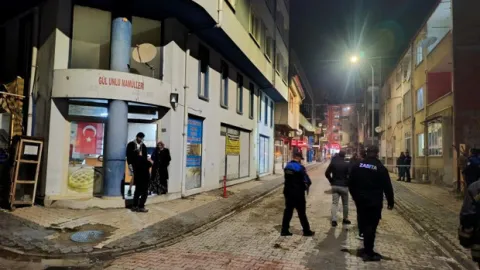 Afyonkarahisar'da 4 katlı bina tedbir amacıyla boşaltıldı