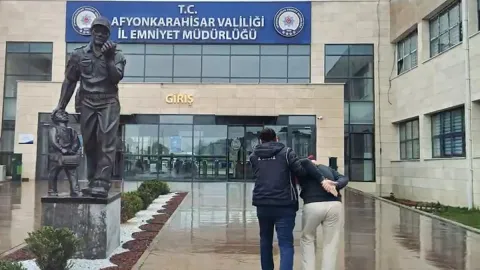 Afyonkarahisar’da FETÖ hükümlüsü gizli bölmede yakalandı