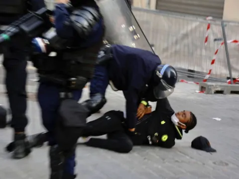 Macron protestolara hazır: 70 bin kişilik polis ordusu seferber edildi - fotoğraf 2