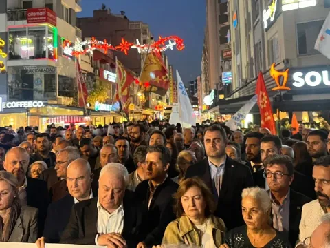 İzmir'de Cemil Tugay protestosu: Polis müdahale etti - fotoğraf 2