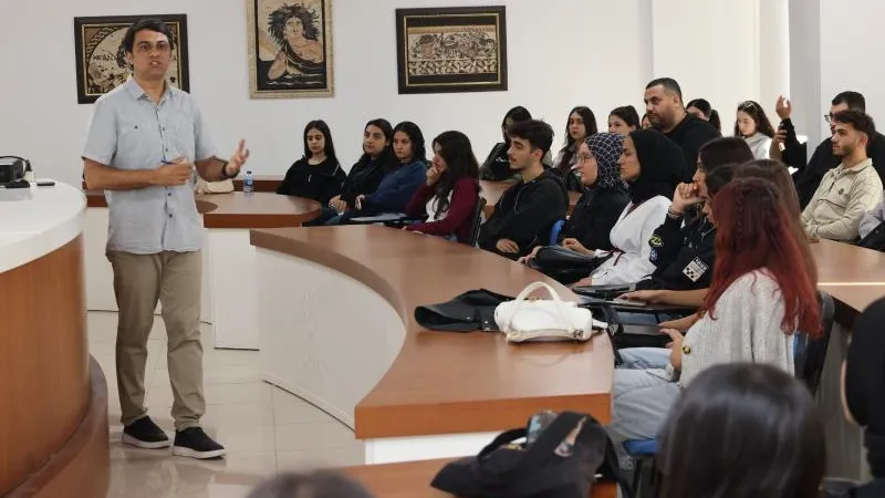 AİLE ÜNİVERSİTESİ İLK MEZUNLARINI VERDİ