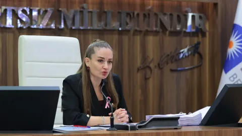 AK Parti'ye geçeceği iddia edilmişti. Antalya Büyükşehir Belediye Başkanvekili Özdemir'den açıklama