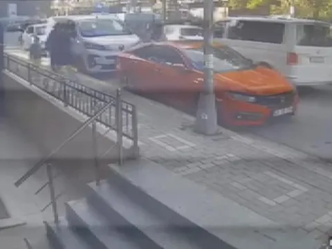 Avcılar’da ters yön uyarısı yapan esnafa saldıran sürücüye 180 bin lira ceza - fotoğraf 1