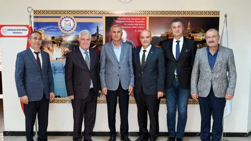 AKIN: İSDEMİR BÖLGE GELİŞİMİNE KATKI SUNUYOR