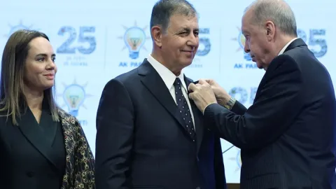 AKP'li Cemil Tugay 'Eşim beni boşar' sözlerine 'açıklık' getirdi: 'Kararı birlikte aldık'