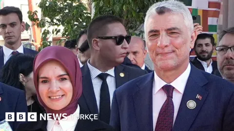 AKP'li iki bakandan fon kazancı sorularına yanıt