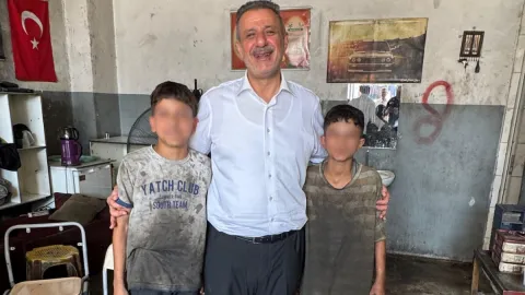AKP'li vekilin çocuk işçilerle çektirdiği fotoğraf tepki çekti