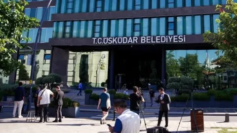 AKP'nin gelir gelmez Üsküdar'daki ilk icraatı işçi kıyımı oldu