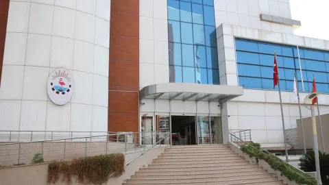 AKP'ye geçen belediyenin çalışanları iş bırakma kararı aldı