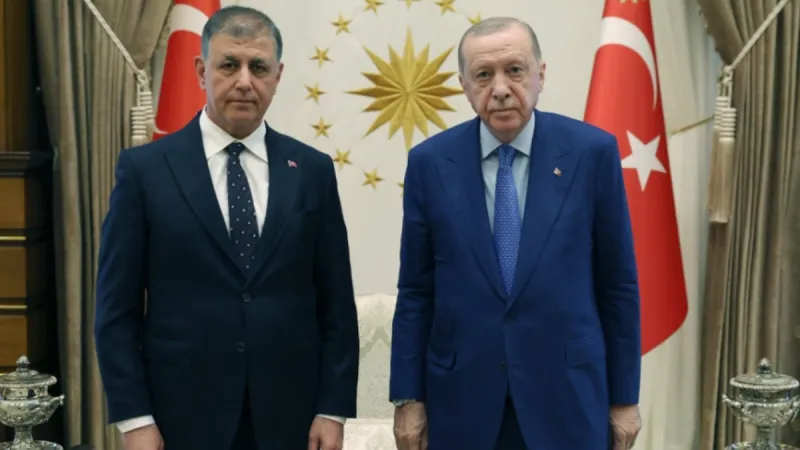 'AKP'ye geçersem eşim beni boşar' diyen Cemil Tugay, çarşamba AKP rozeti takacak