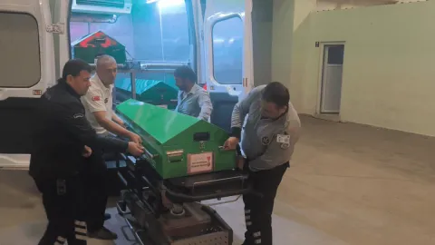 Akrabalarını ayırmak isteyen polis memuru kuzeni tarafından vuruldu!