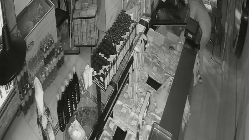 Aksaray'da akılalmaz hırsızlık: 14 yaşındaki çocuk dükkanı böyle soydu!