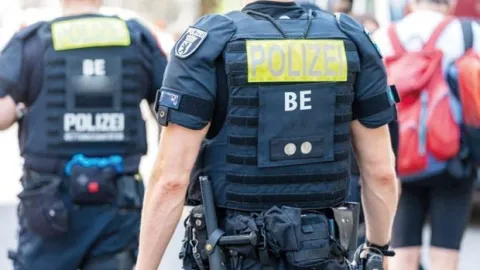 Alman polisi Berlin’den kaçıyor