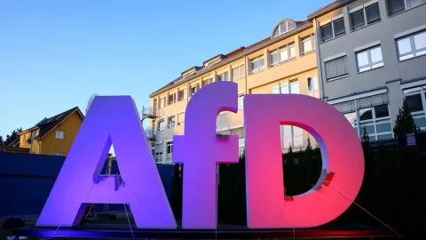 Almanya'da iktidara yürüyen partiden U dönüşü
