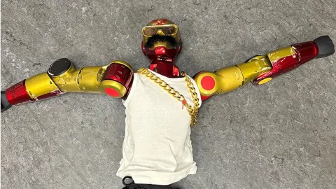Almanya'da polis genç kıza taciz iddiasıyla bir robota el koydu