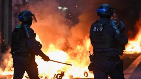 Almanya’dan Fransa’daki vatandaşlarına: “Protesto alanlarından uzak durun”