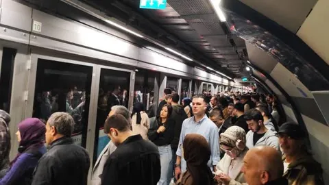 Altı aydır kapalı olan M7 metro hattı açılıyor! Tarih verildi