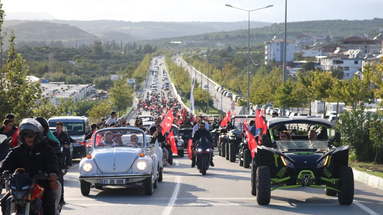 ALTINÖZÜ FESTİVALİ’NDE İKİNCİ GÜN COŞKUSU