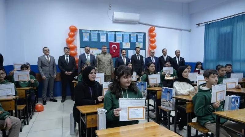 ALTINÖZÜ'NDE KARNE SEVİNCİ