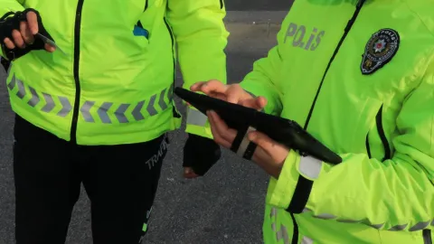 Ambulansa yol vermeyen sürücüye 46 bin lira ceza