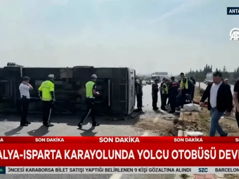 Son dakika... Antalya-Isparta karayolunda otobüs devrildi: Yaralılar var - fotoğraf 2