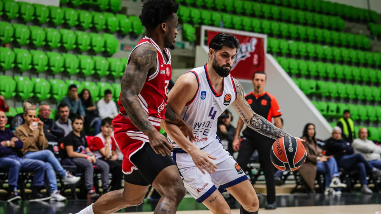 Anadolu Efes, deplasmanda farklı kaybetti