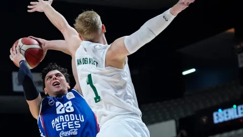 Anadolu Efes deplasmanda yıkıldı