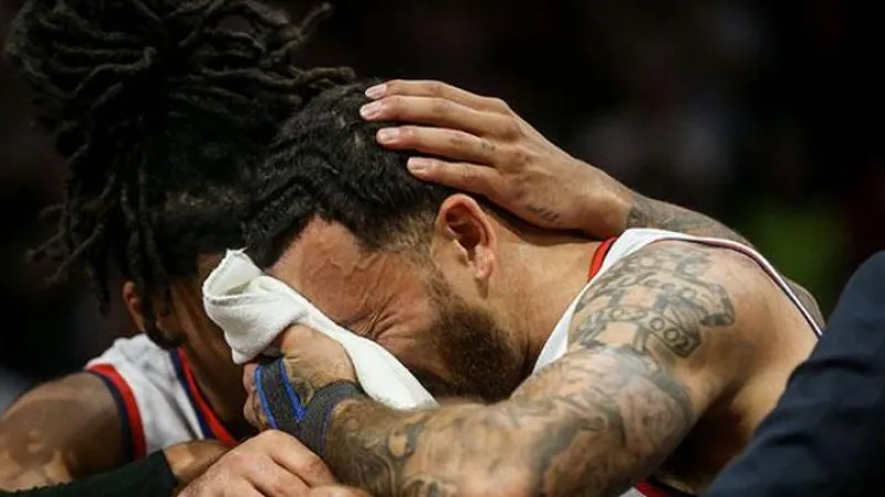 Anadolu Efes'te Mike James şoku!