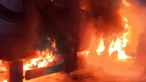 Anadolu Otoyolu’nda korkutan yangın: TIR’ın dorsesi yandı