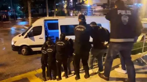 Ankara merkezli 7 ilde fuhuş ve müstehcenlik operasyonu: 45 gözaltı