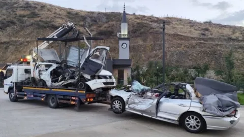 Ankara'da feci kaza... Takla atan otomobil, karşı yönden gelen otomobille çarpıştı: 2 ölü, 2 yaralı