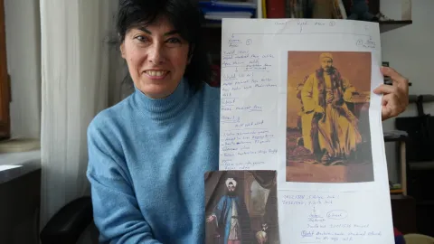 Annesinin vefatıyla sadrazam torunu olduğunu öğrendi. "Çeşme'nin üçte ikisi bizim"