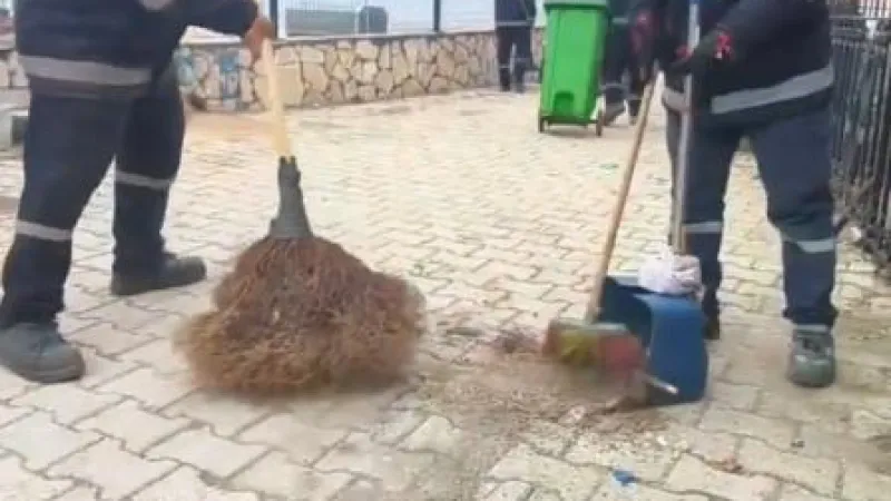 Antakya İzmir Caddesi'nde Temizlik Seferberliği