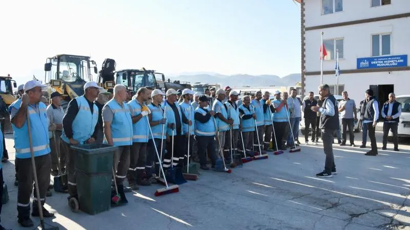ANTAKYA TEMİZLİK İŞLERİ'NDEN EKİP ÇALIŞMASI