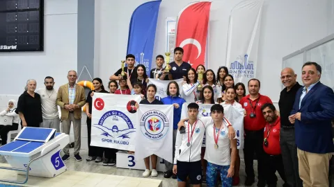ANTAKYALI YÜZÜCÜLERDEN TURNUVA HEYECANI