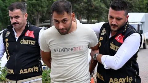 Antalya'da birlikte yaşadığı kadını öldürdü: Kaynar su döküp boğmuş