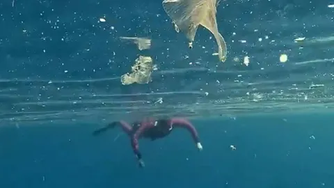 Antalya’da deniz içi plastik kirliliği havadan ve su altından görüntülendi! ‘Bu sularda yüzmeyin’ uyarısı