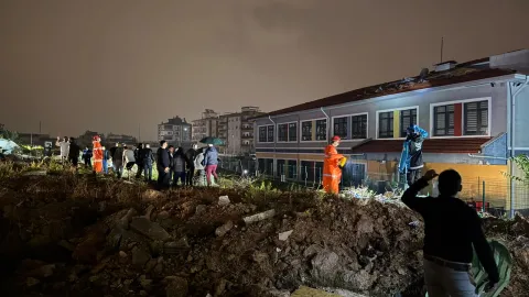 Antalya'da hortum işçi konteynerini parçaladı. 4 işçi öldü, 1 işçi yaralandı