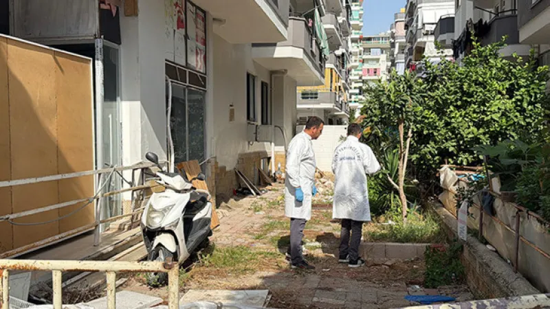 Antalya’da korkunç olay! Tartıştığı kız kardeşini balkondan attı, ardından başına ateş etti