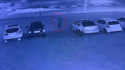 Antalya'da oto galeri kundaklandı: 6 otomobil benzinle ateşe verildi