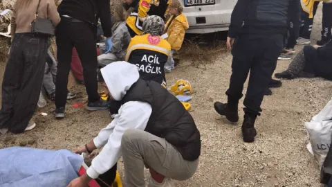 Antalya'da yolcu midibüsü şarampole uçtu: 9 yaralı